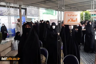 نشریه فرانسوی بار دیگر با بی حرمتی به مقام عظمای ولایت پرده از چهره خبیث غرب برداشت 