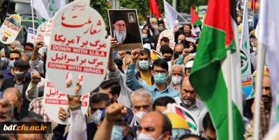 مقاومت مکتبی است که همه باید ان را در کوش ایندگان زمزمه کنند